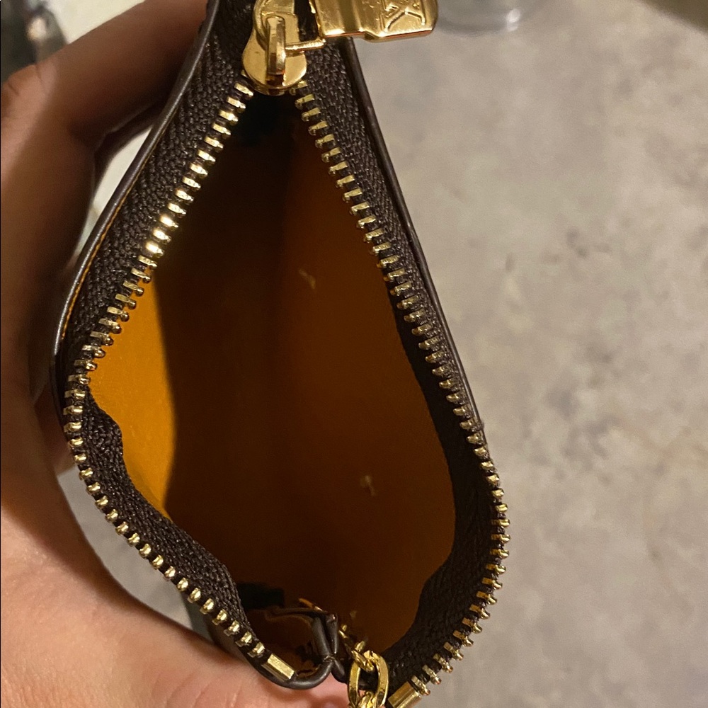 Donald Duck Monogram Coin Pouch - Picture 7 of 8